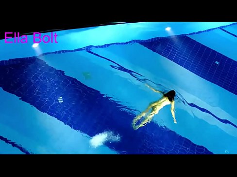 ❤️ Nu mă pot opri din privit, tânără blondă surprinsă înotând goală în piscina stațiunii ELLA BOLT ☑ at ro.hqpornvideos.ru ❌