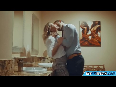 ❤️ Când o blondă cu sânii mari te seduce într-o toaletă publică ☑ at ro.hqpornvideos.ru ❌